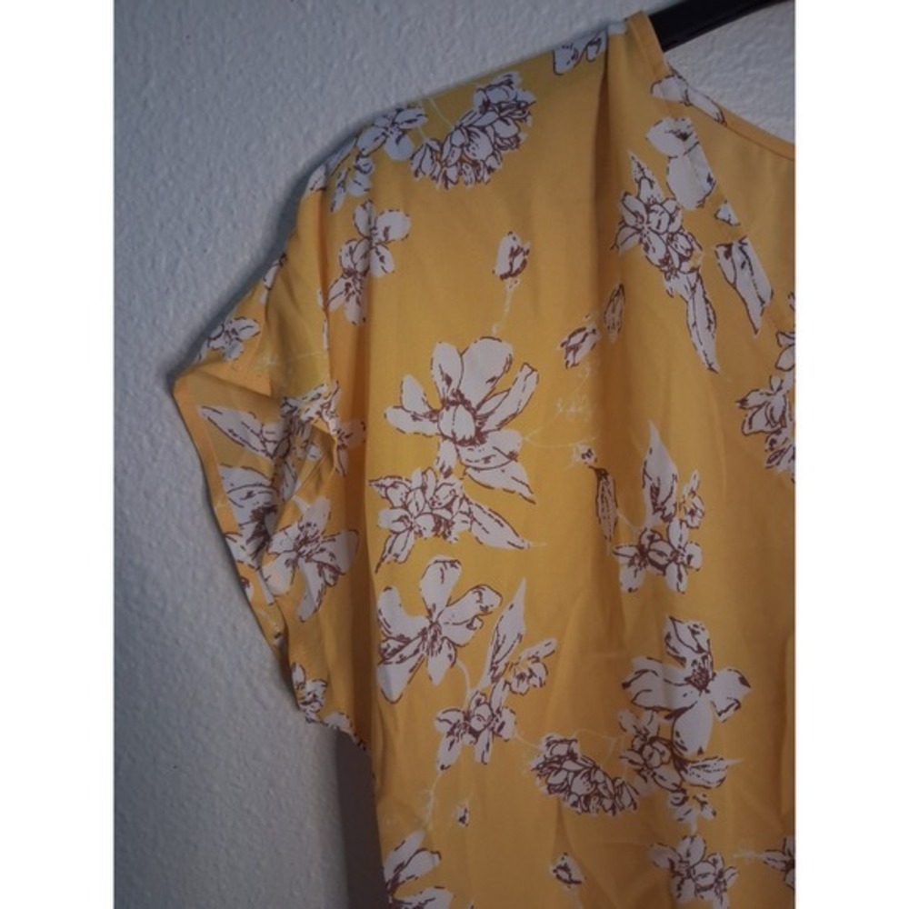 West Kei Yellow Floral V-Neck Twist Front Short Sleeve Blouse Top Small TU39004S - Picture 4 of 8